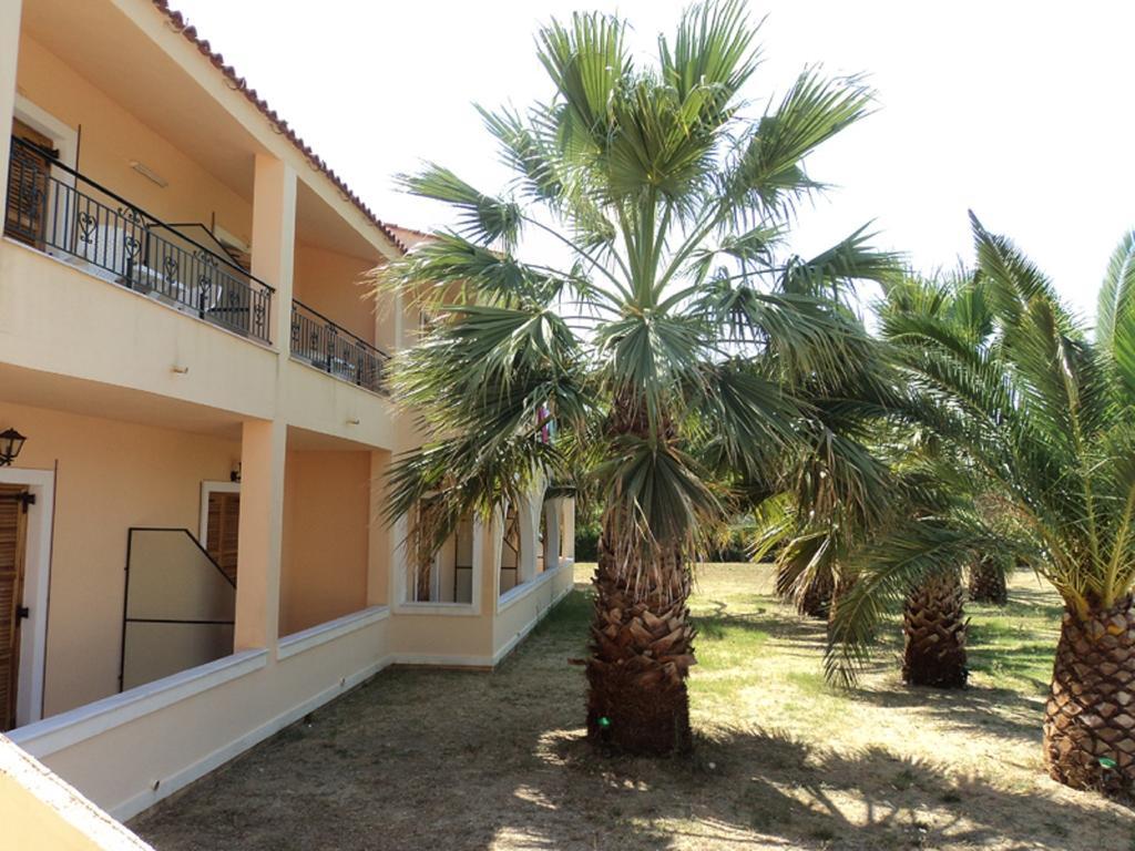 Faethon Aparthotel Karousadhes  Szoba fotó
